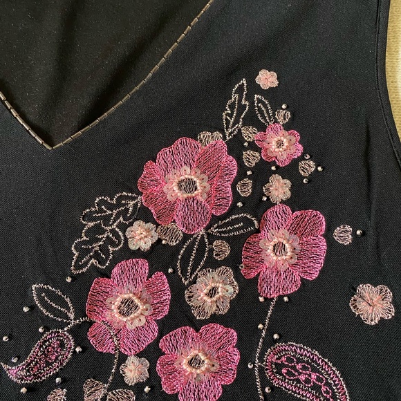 Vintage Casual Corner Embroidered Sleeveless Collectibles Top - Picture 7 of 7